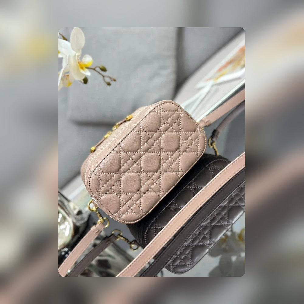Anum Bags Detail