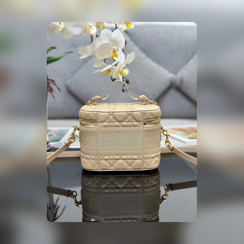 Anum Bags Detail