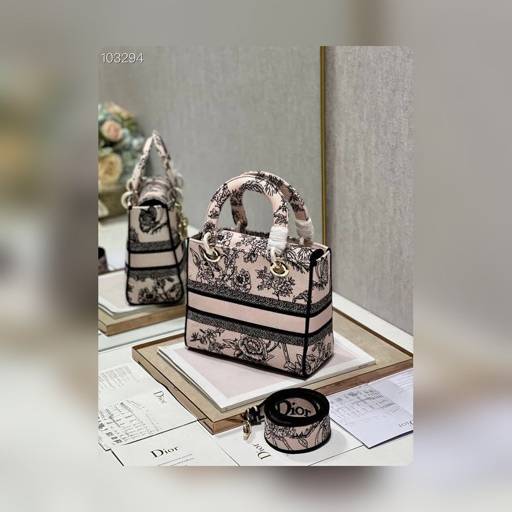 Anum Bags Detail
