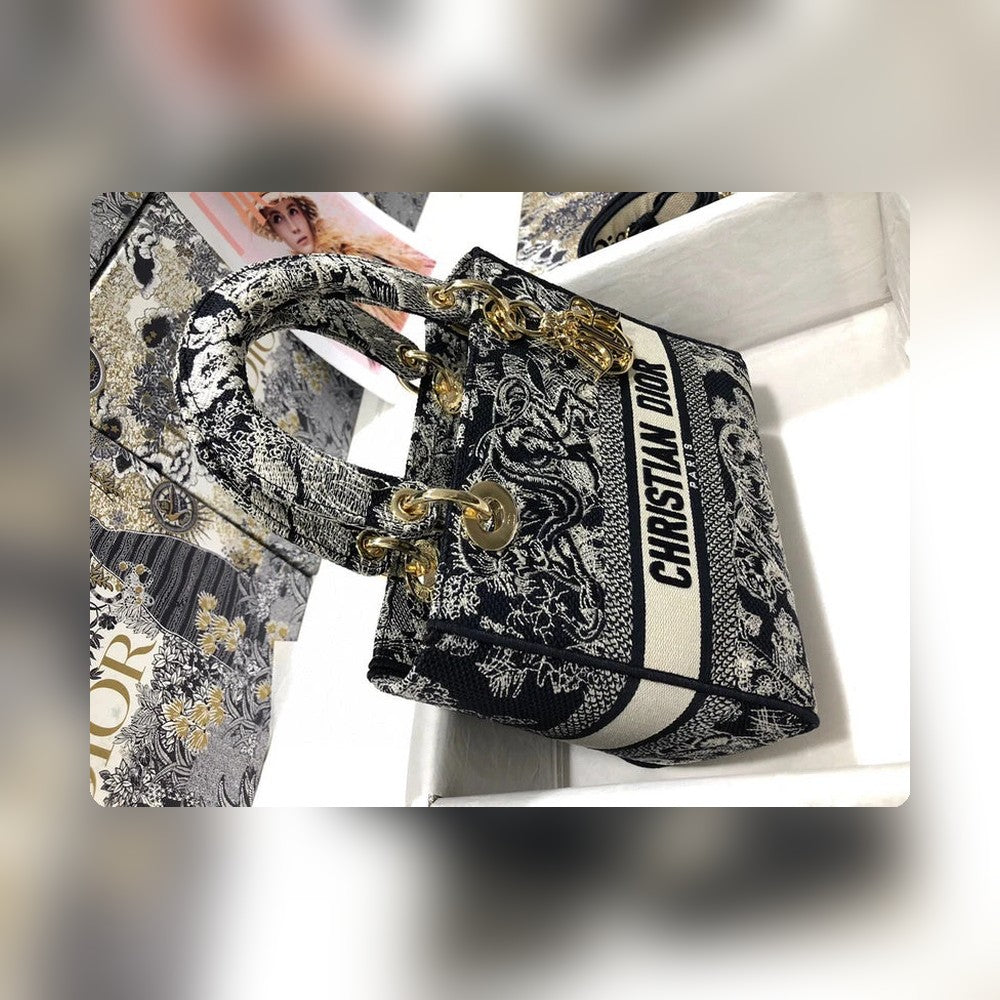 Anum Bags Detail
