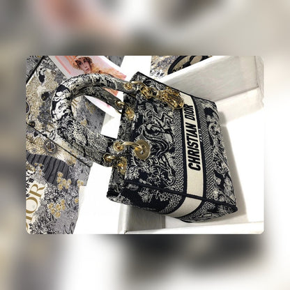 Anum Bags Detail
