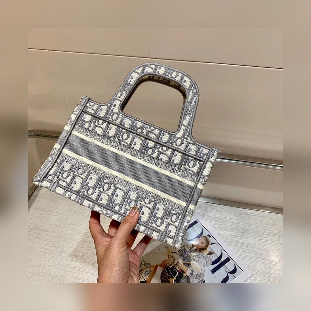 Anum Bags Detail