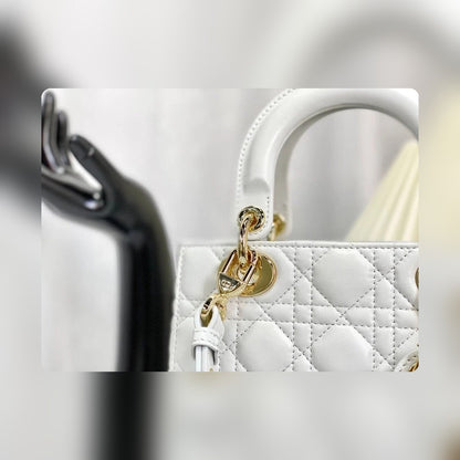 Anum Bags Detail