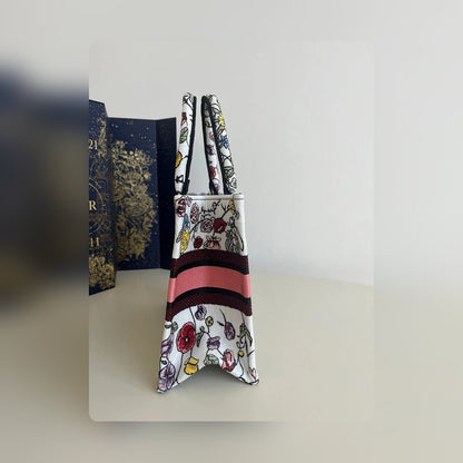 Anum Bags Detail
