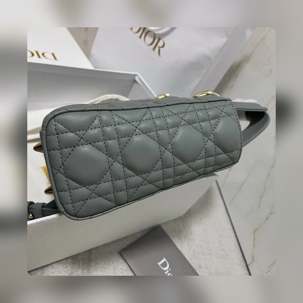 Anum Bags Detail