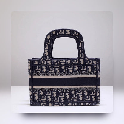 Anum Bags Detail