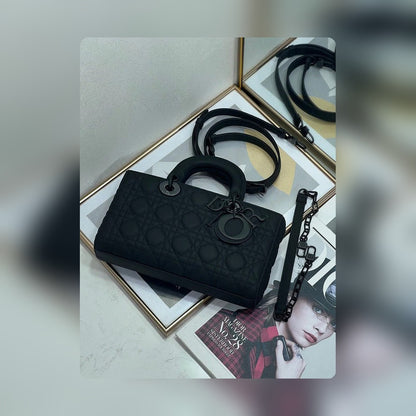 Anum Bags Detail