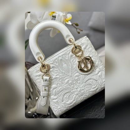Anum Bags Detail