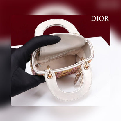 Anum Bags Detail
