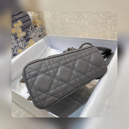 Anum Bags Detail