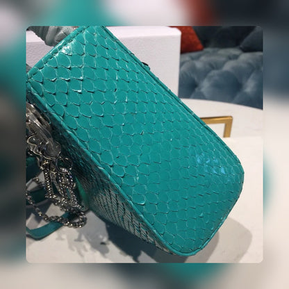 Anum Bags Detail