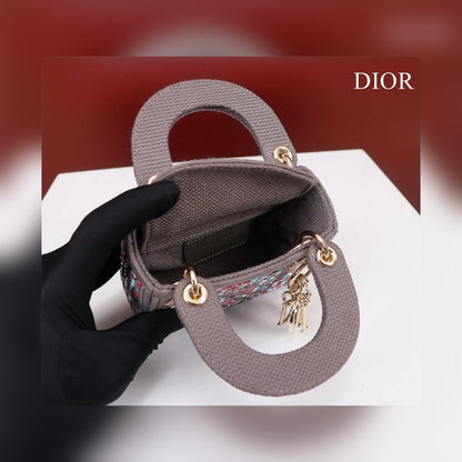 Anum Bags Detail