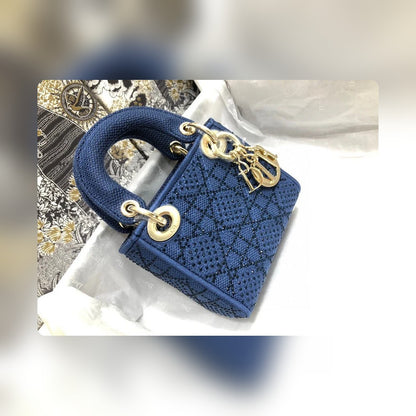Anum Bags Detail