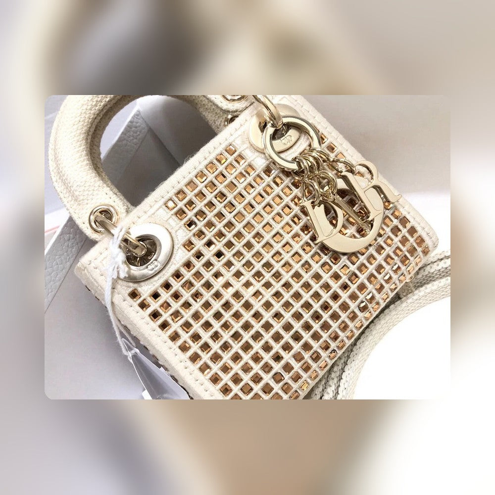 Anum Bags Detail