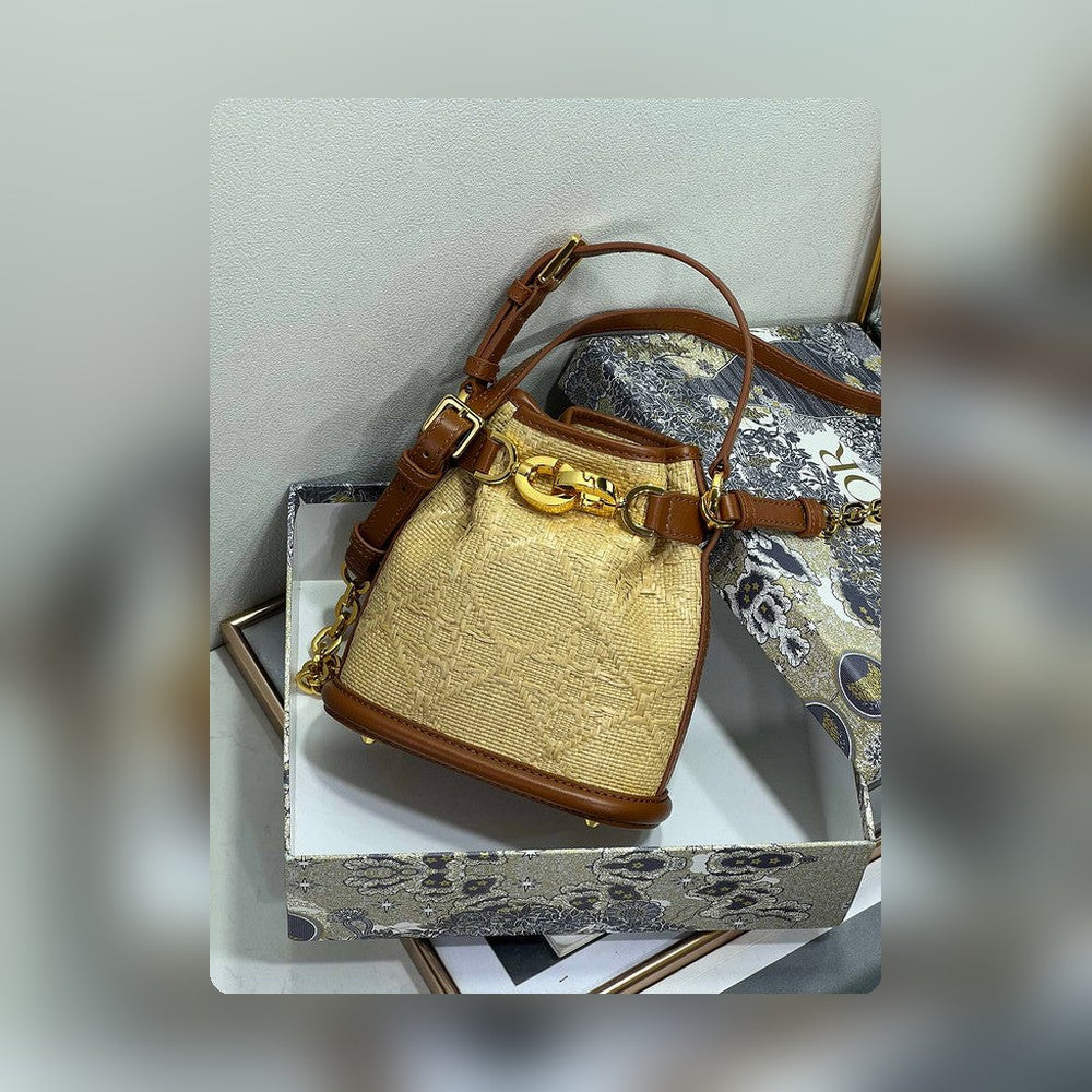 Anum Bags Detail