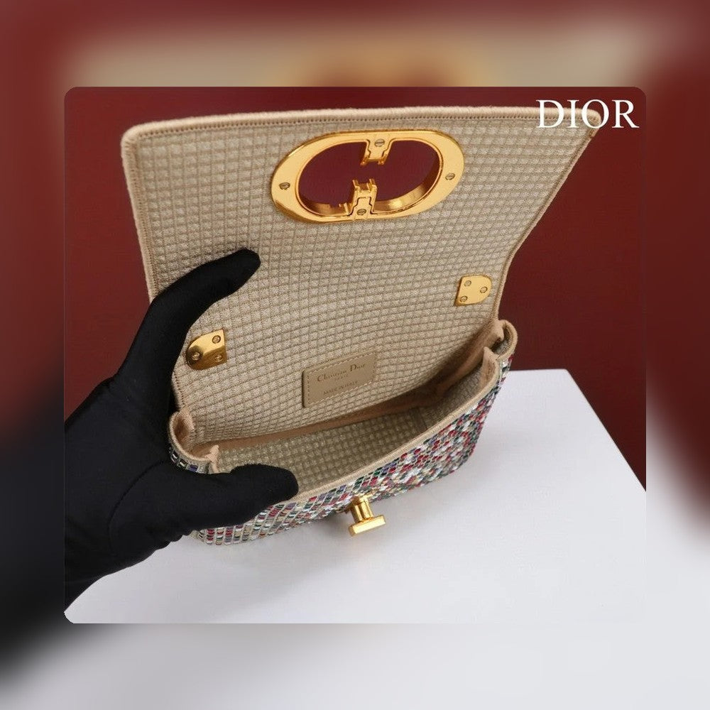 Anum Bags Detail