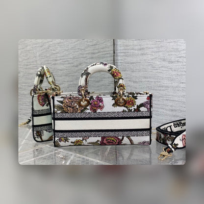 Anum Bags Detail