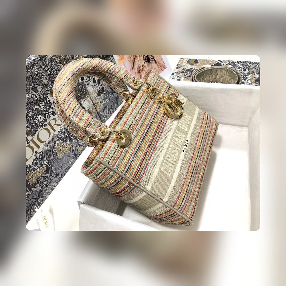 Anum Bags Detail