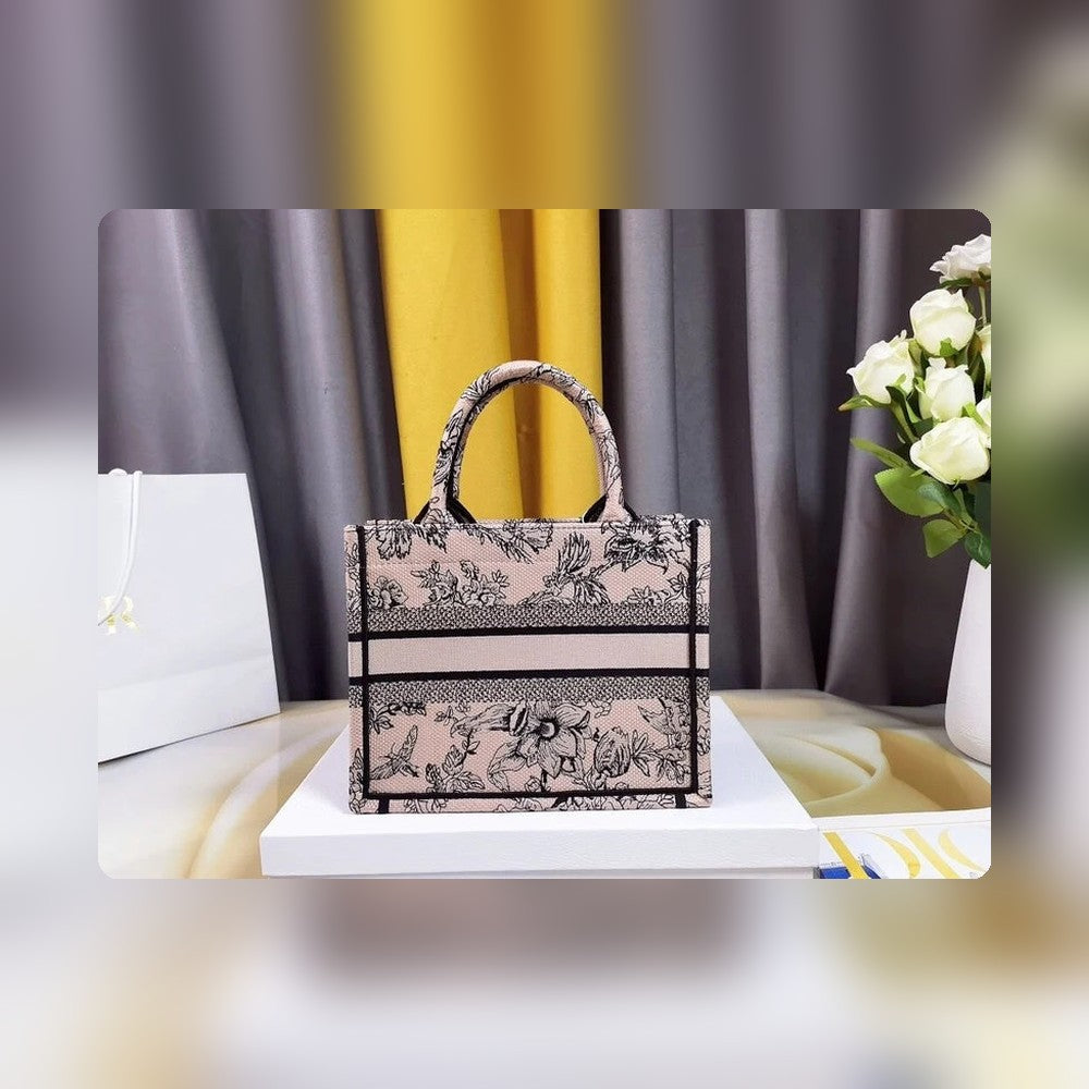 Anum Bags Detail