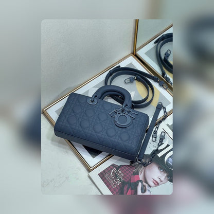 Anum Bags Detail