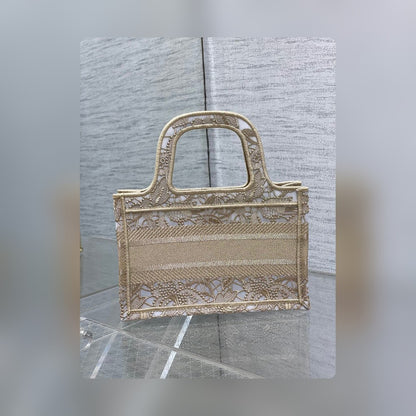 Anum Bags Detail