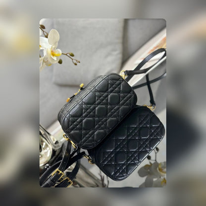 Anum Bags Detail