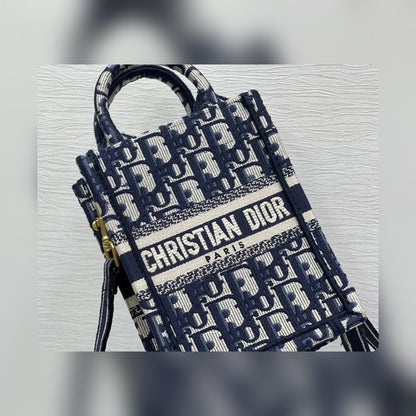 Anum Bags Detail