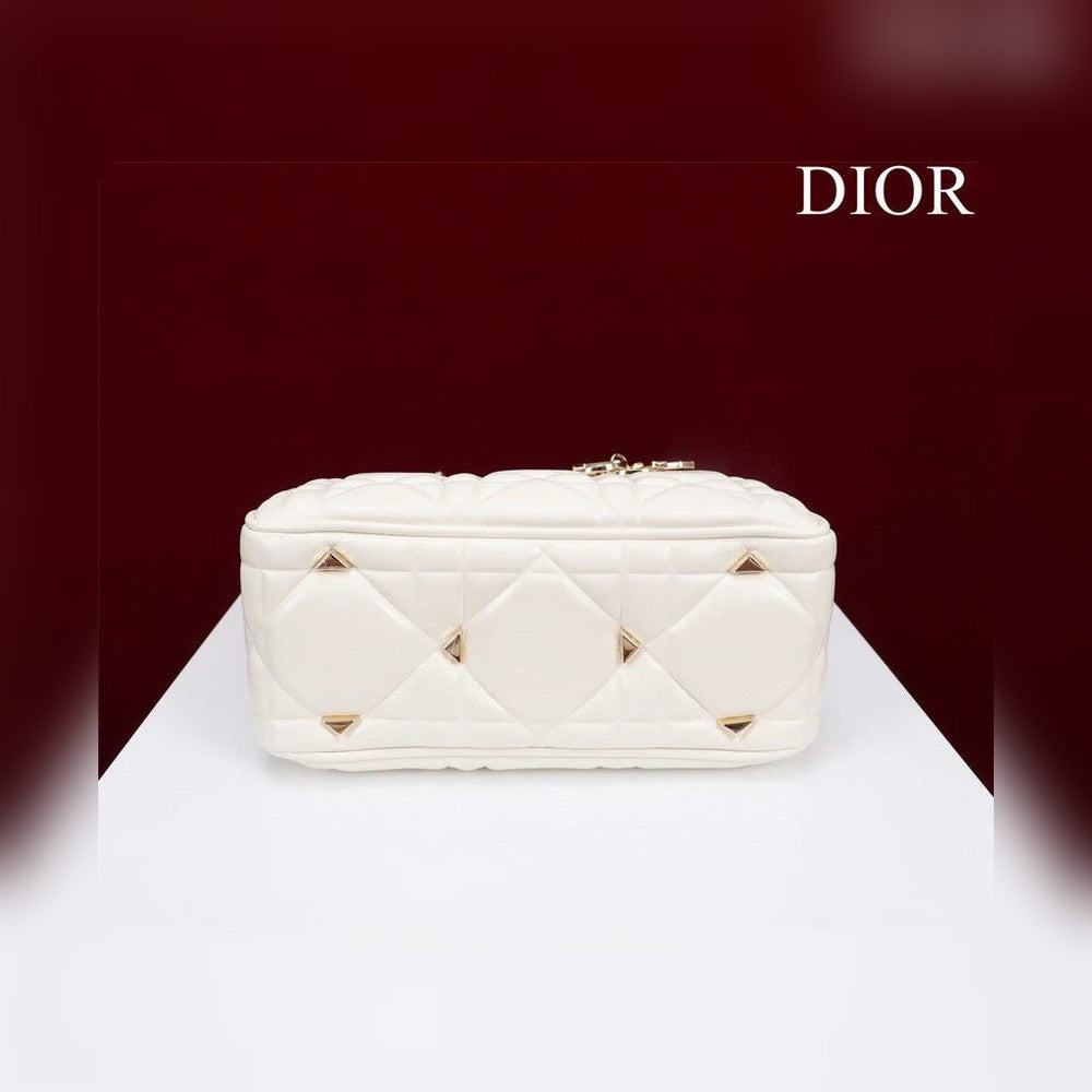 Anum Bags Detail