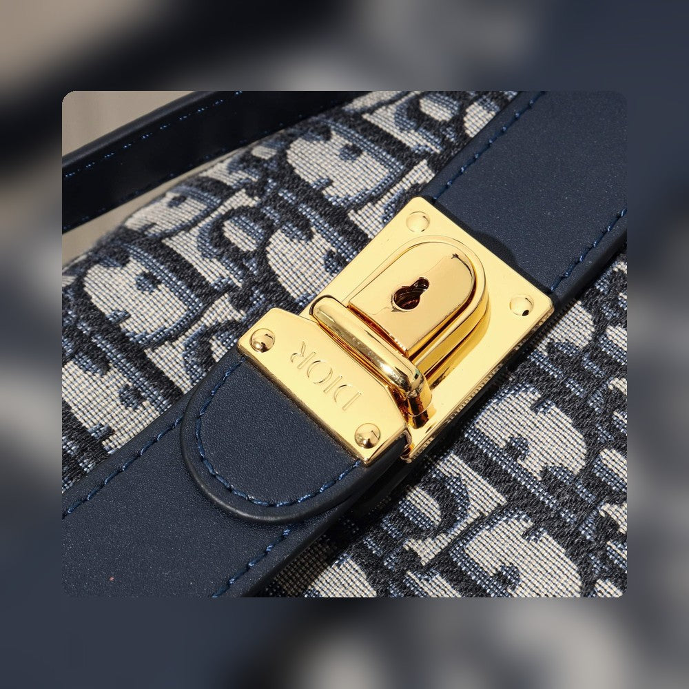 Anum Bags Detail
