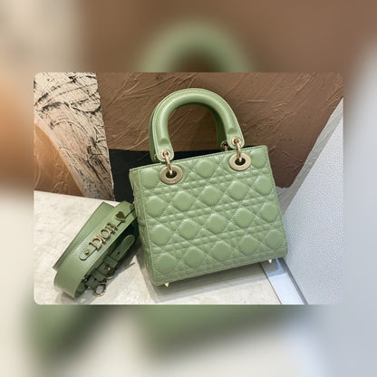 Anum Bags Detail