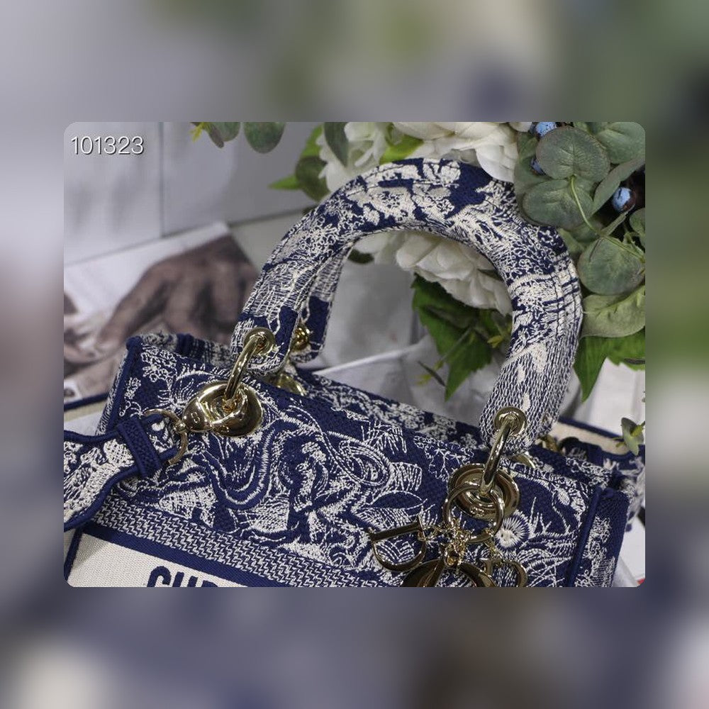 Anum Bags Detail
