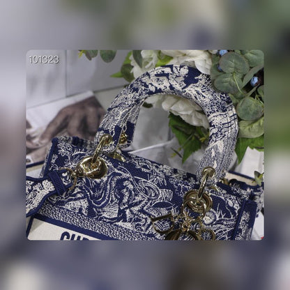 Anum Bags Detail