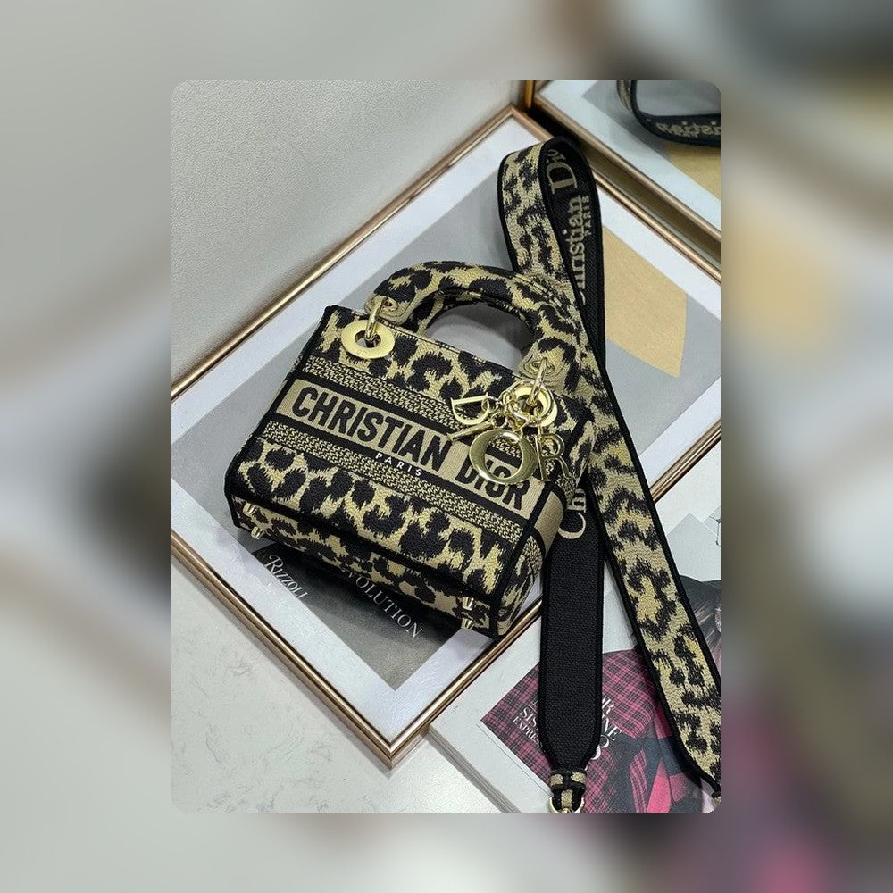 Anum Bags Detail