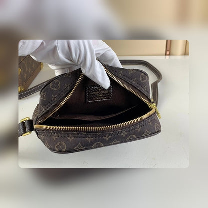 Anum Bags ln Luxury Bag --56473