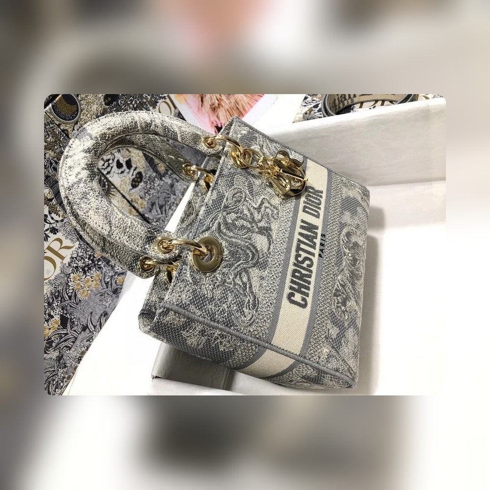 Anum Bags Detail