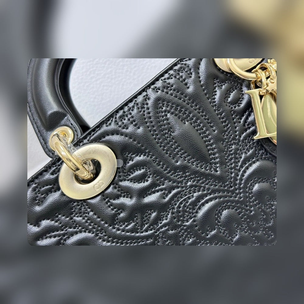 Anum Bags Detail