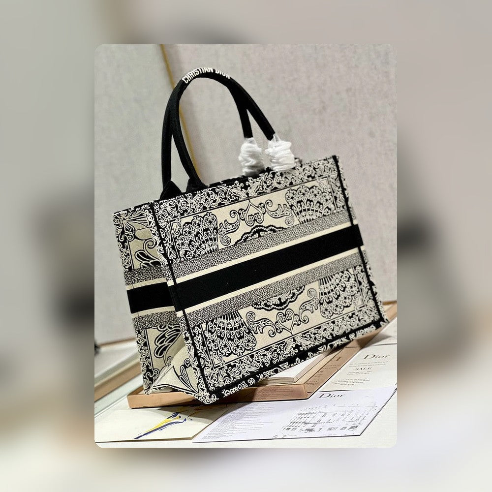 Anum Bags Detail