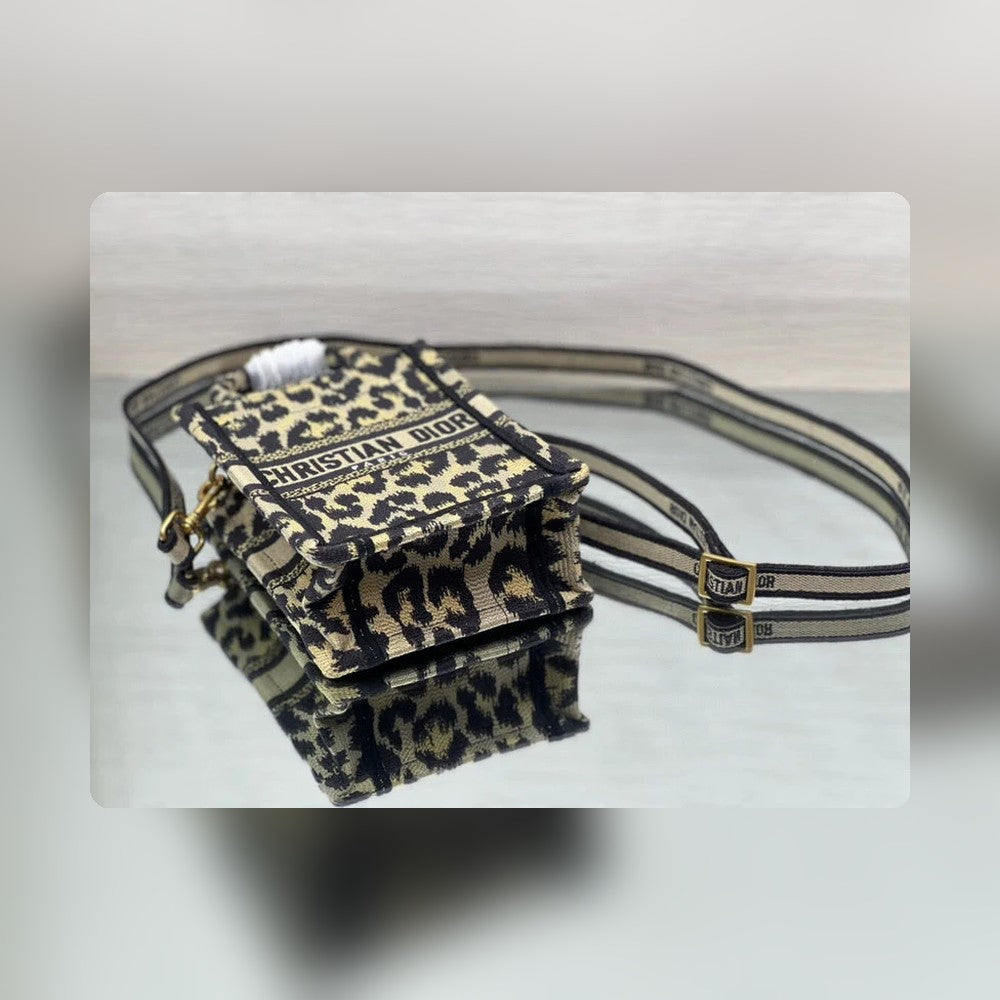 Anum Bags Detail