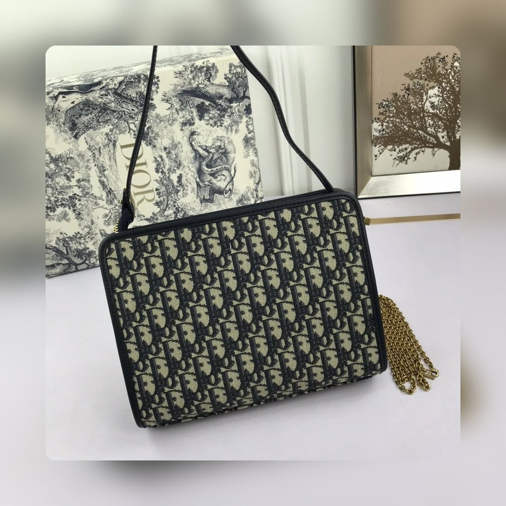 Anum Bags Detail