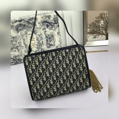 Anum Bags Detail