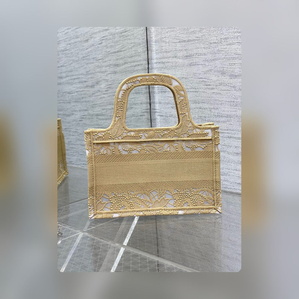 Anum Bags Detail