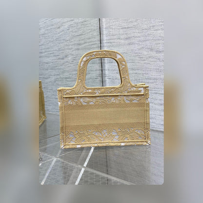 Anum Bags Detail