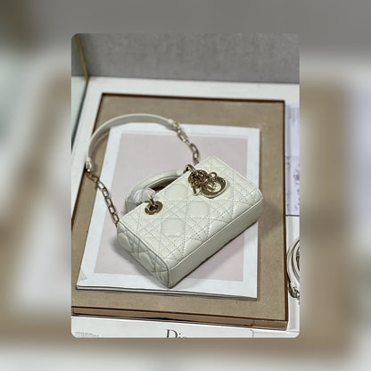 Anum Bags Detail