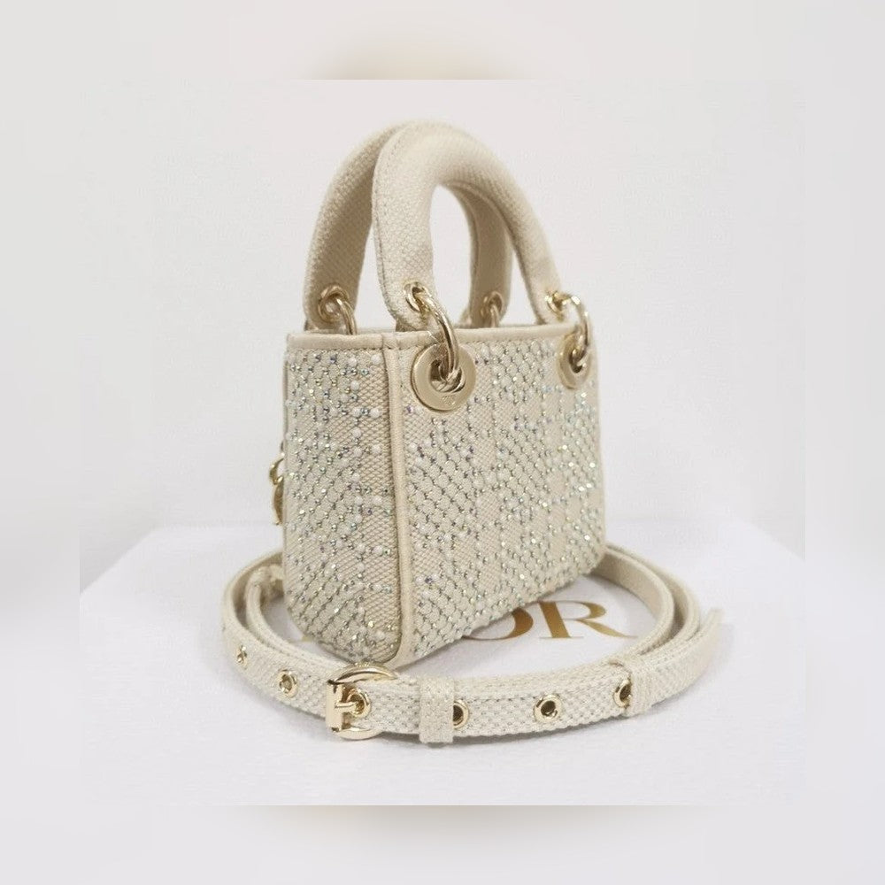 Anum Bags Detail