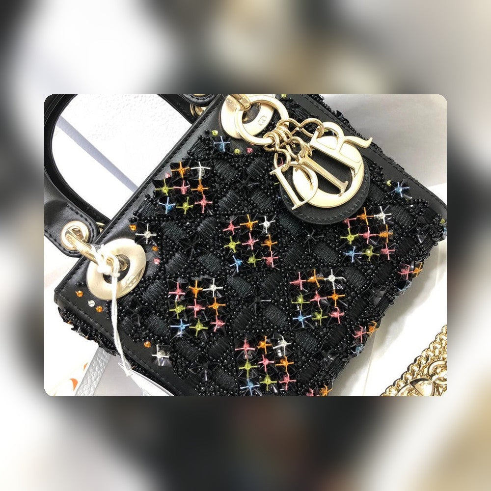 Anum Bags Detail