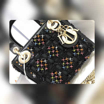 Anum Bags Detail