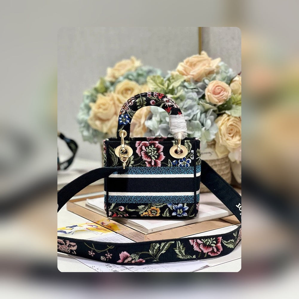 Anum Bags Detail