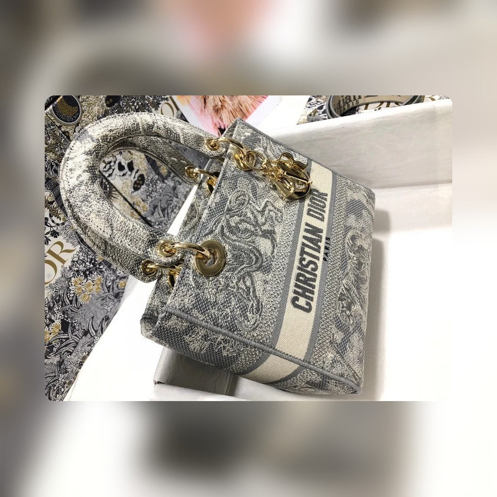 Anum Bags Detail