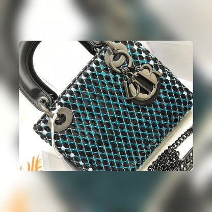 Anum Bags Detail