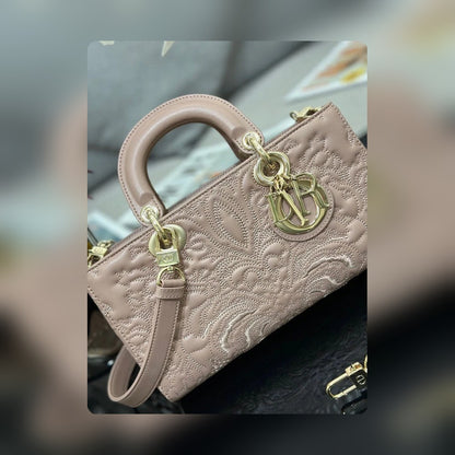Anum Bags Detail